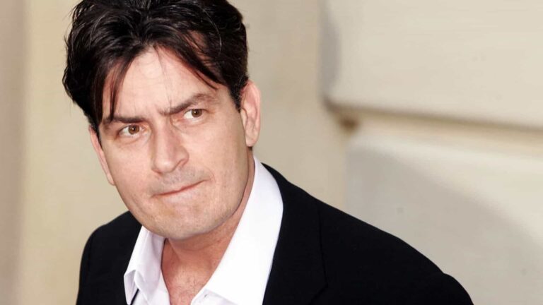 Charlie Sheen dos US$ 2 milhões por episódio até o ostracismo absoluto