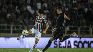 Fluminense e Athletico duelam pelo Brasileiro no Maracanã