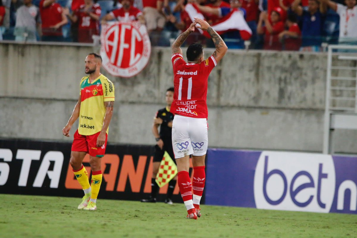 Rafinha se destaca e América-RN vence Brusque na Arena das Dunas