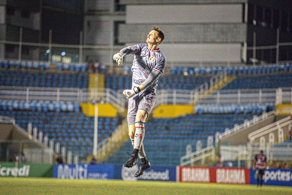 ABC acerta com destaque do Santa Cruz, Michael Fracaro - (Foto: Lucas Emanuel/AGIF)