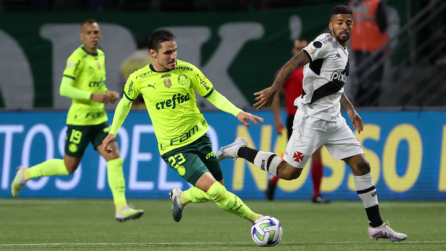 Palmeiras vencer o Vasco com golaço de falta de Raphael Veiga (Foto: Cesar Greco/Palmeiras/by Canon)