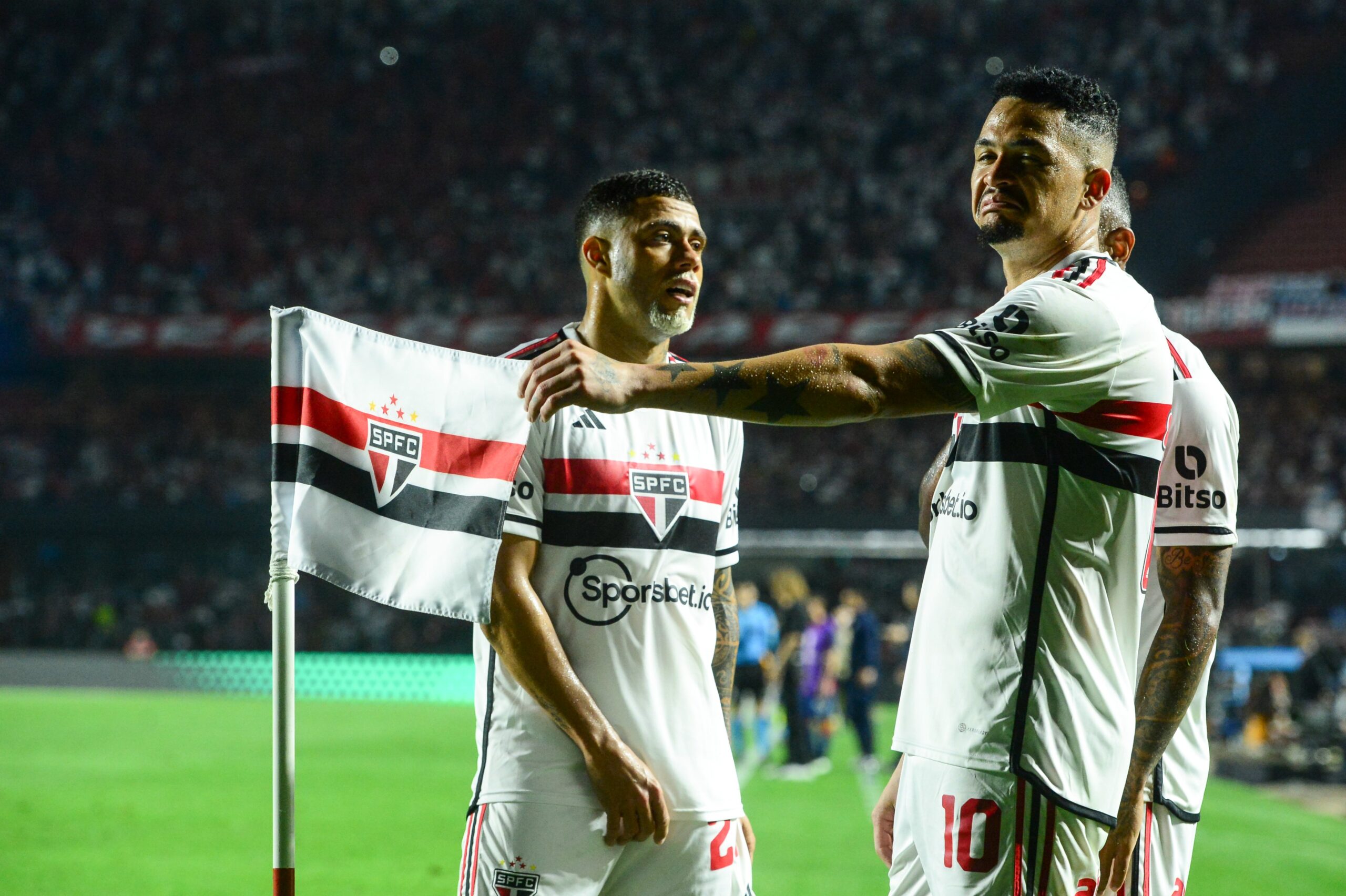 Com festa no Morumbi, São Paulo vence e avança na Sul-Americana (Foto: São Paulo/divulgação)