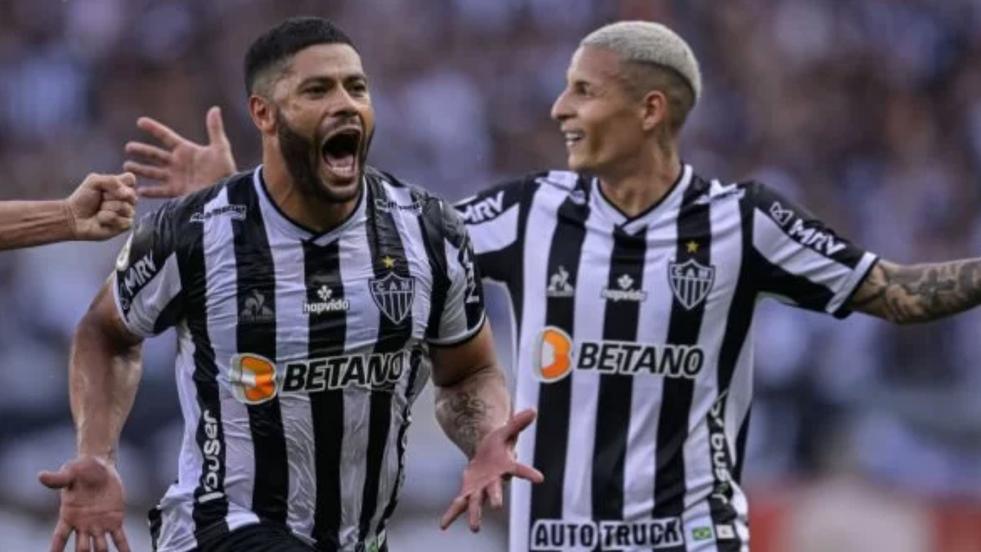 Hulk e Arana pelo Atlético-MG