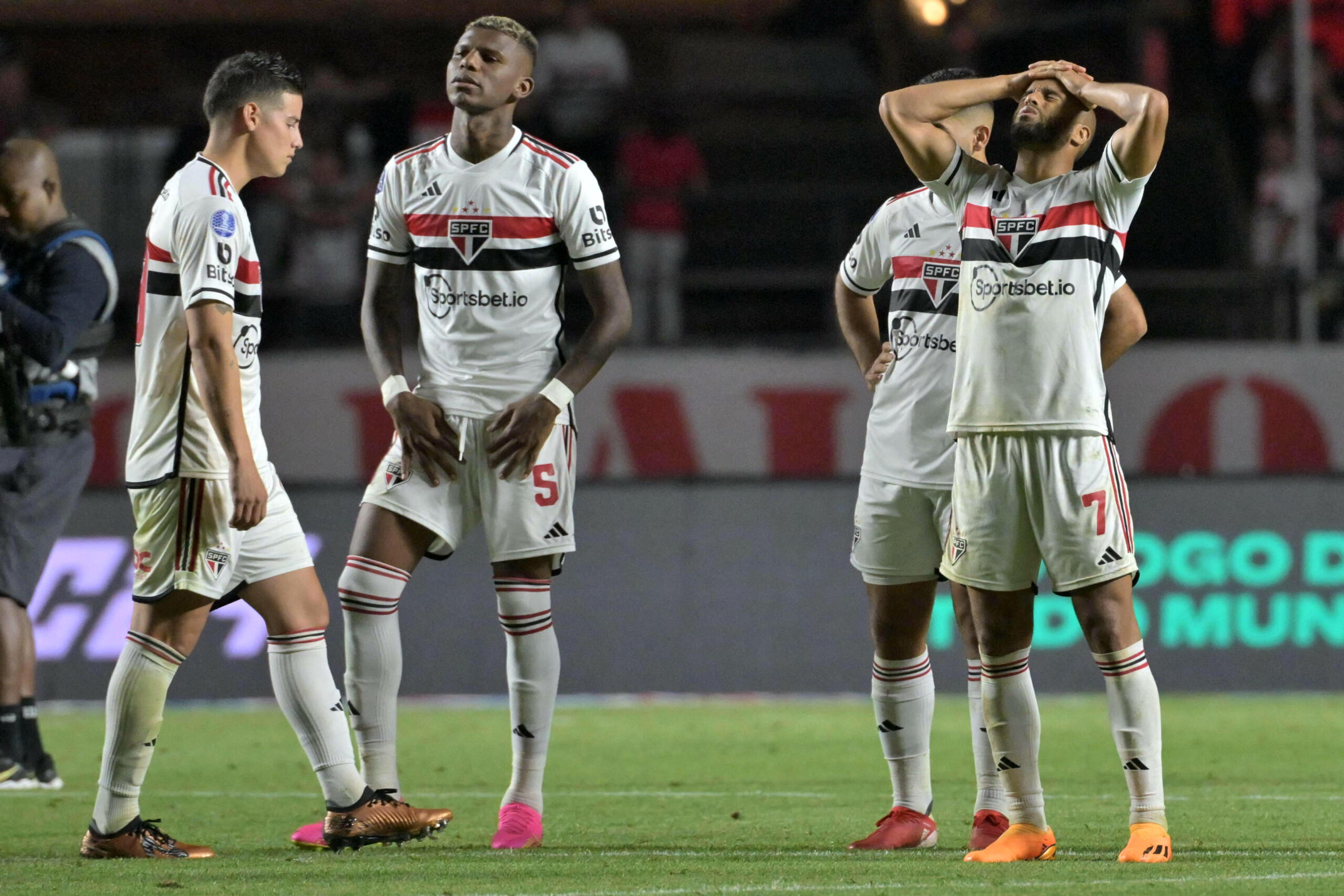 Em noite pouco inspirada de Calleri, São Paulo vence, mas é eliminado nos pênaltis (Foto: Divulgação / Sul-Americana)