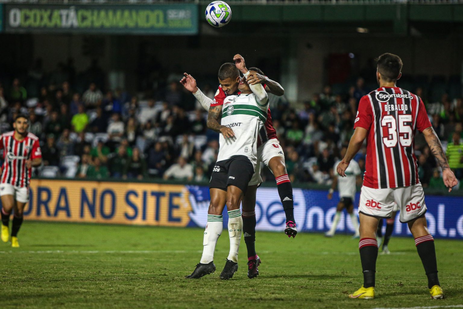 Vencedor da Copa do Brasil, São Paulo volta a lutar no Brasileirão (Foto: Divulgação / Coritiba)