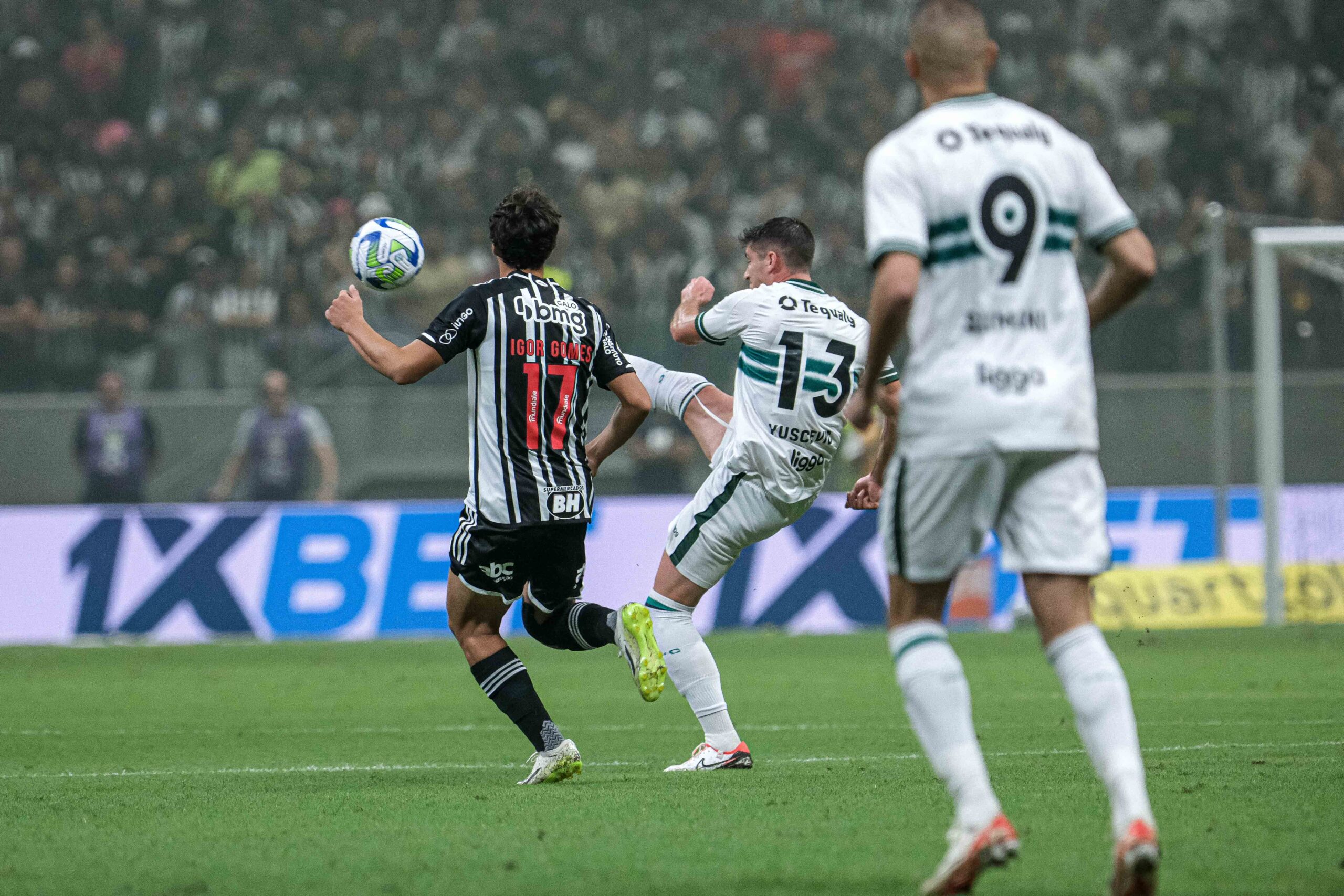 Briga no vestiário do Coritiba acaba em corte na Seleção Chilena, entenda (Foto: Gabriel Thá / Coritiba)