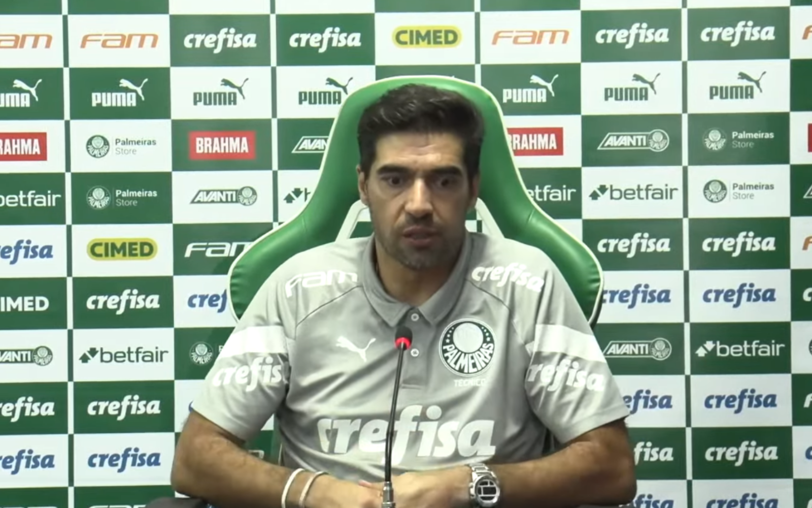 Após nova derrota, Abel Ferreira revela pressão para saída de jogadores (Imagem: Reprodução/TV Palmeiras)