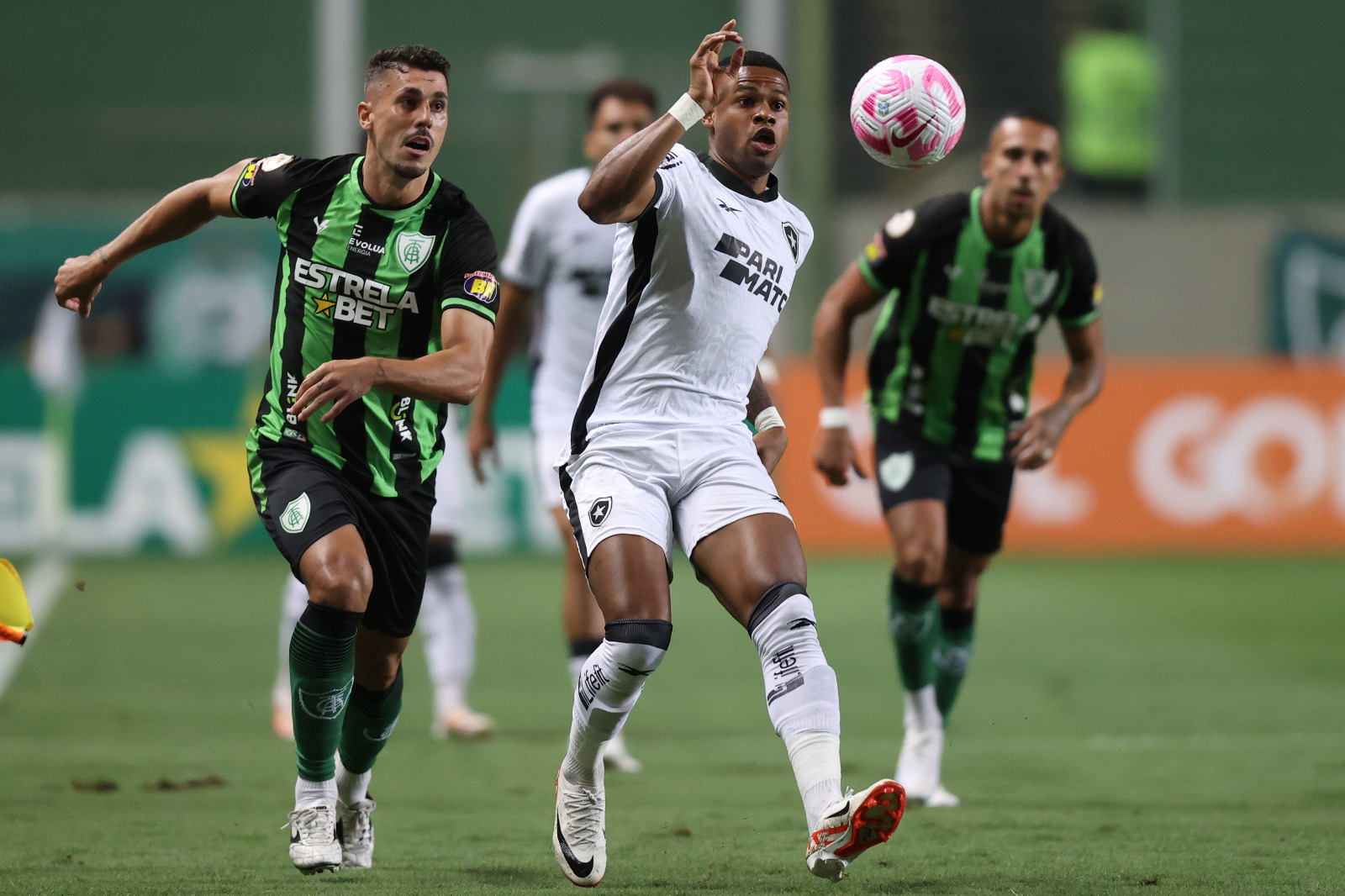 Botafogo leva a melhor no duelo entre as pontas da tabela (Foto: Vítor Silva/ BFR)