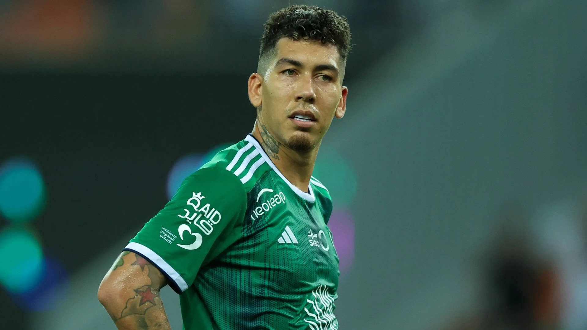 Roberto Firmino em jogo pelo Al-Ahli