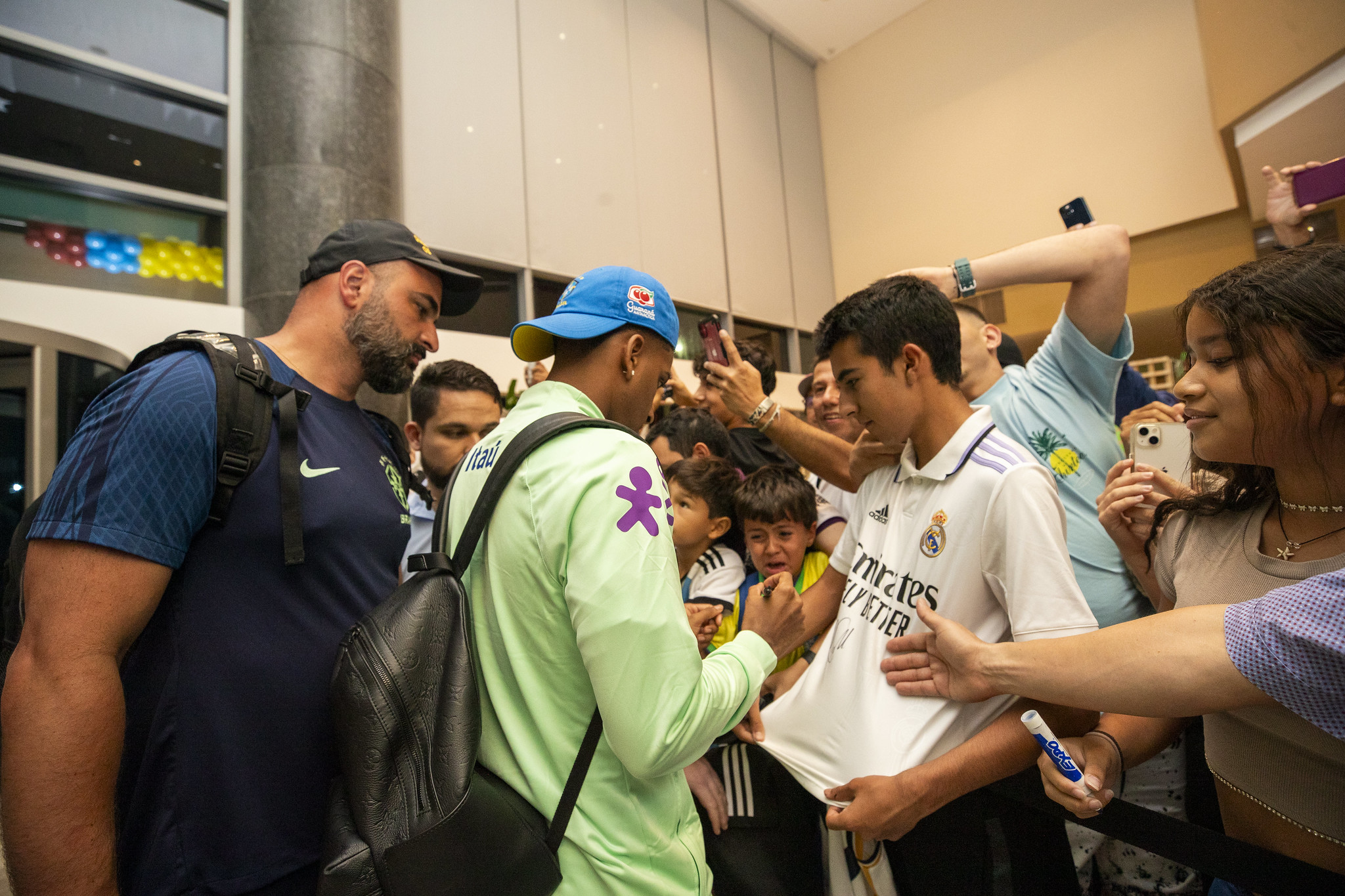 Em busca de vitória, Seleção Brasileira desembarca em Barranquilla (Fotos: Joilson Marconne / CBF)