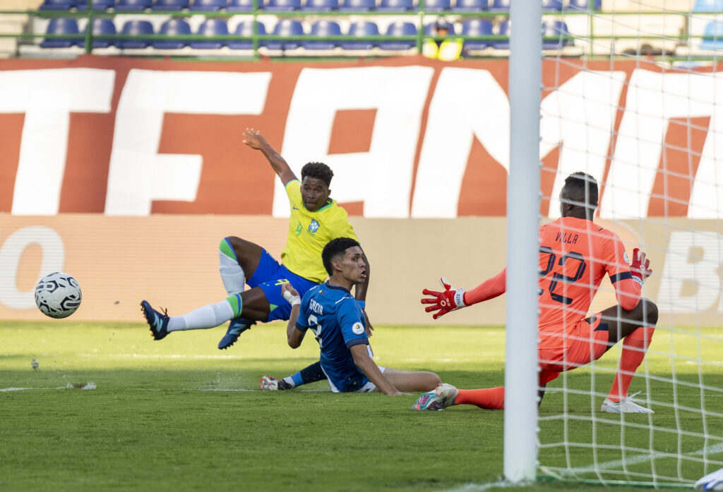 Em seu terceiro jogo com a Seleção Pré-Olímpica, Endrick não marcou desta vez, mas manteve com a assistência a média de uma participação em gol por partida - (Foto: Joilson Marconne / CBF)