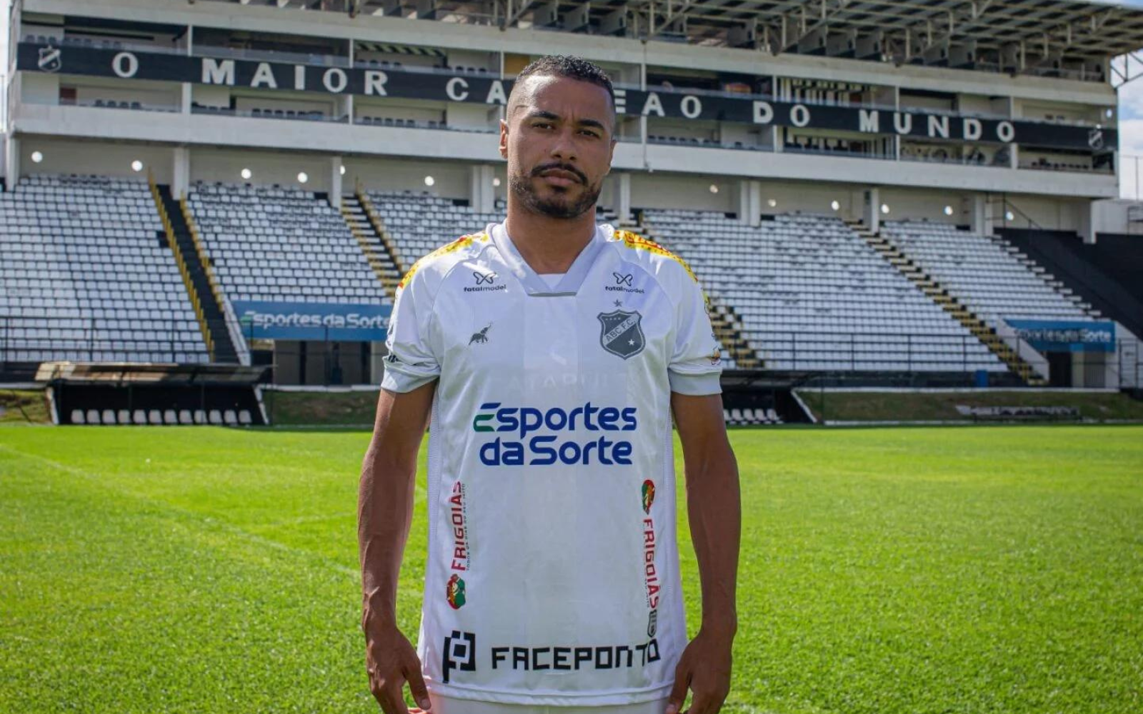 Ex-Ypiranga, lateral Henrique Ávila é o primeiro reforço do ABC em 2024 (Rennê Carvalho/ABC F.C.)