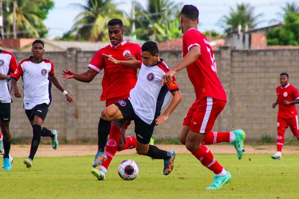 Apesar dos esforços, América-RN x Santa Cruz de Natal encerram a partida sem alterações no placar de jogo (Foto: Pedro Henrique Santiago / Santa Cruz de Natal)