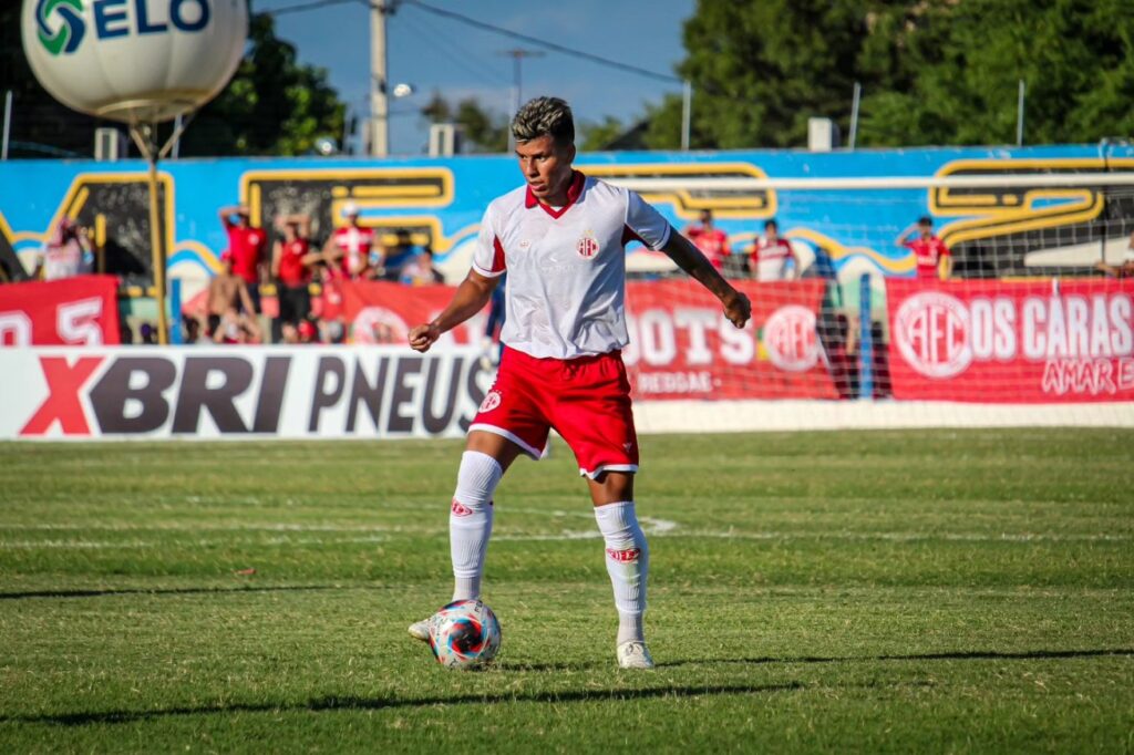 Lesionado do América, Lucas Gabriel, assim como seu companheiro de time Gustavo Custódio tem retornar na temporada comprometido pela lesão. (Foto: Rick Oliveira e Paulo José / América-RN )