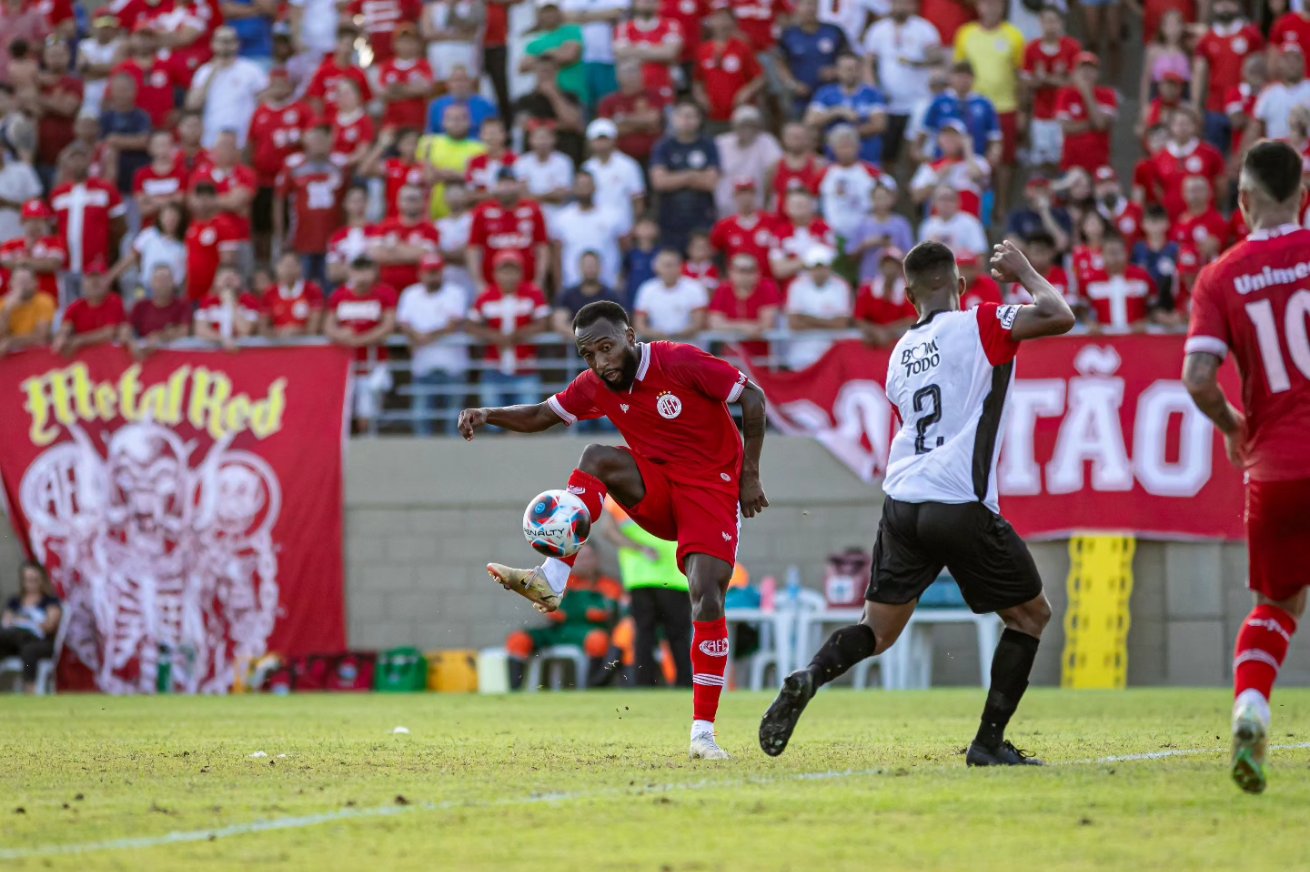 Com lesões graves: América-RN pode ter dois desfalques para a temporada 2024 (Foto: Rick Oliveira e Paulo José / América-RN )