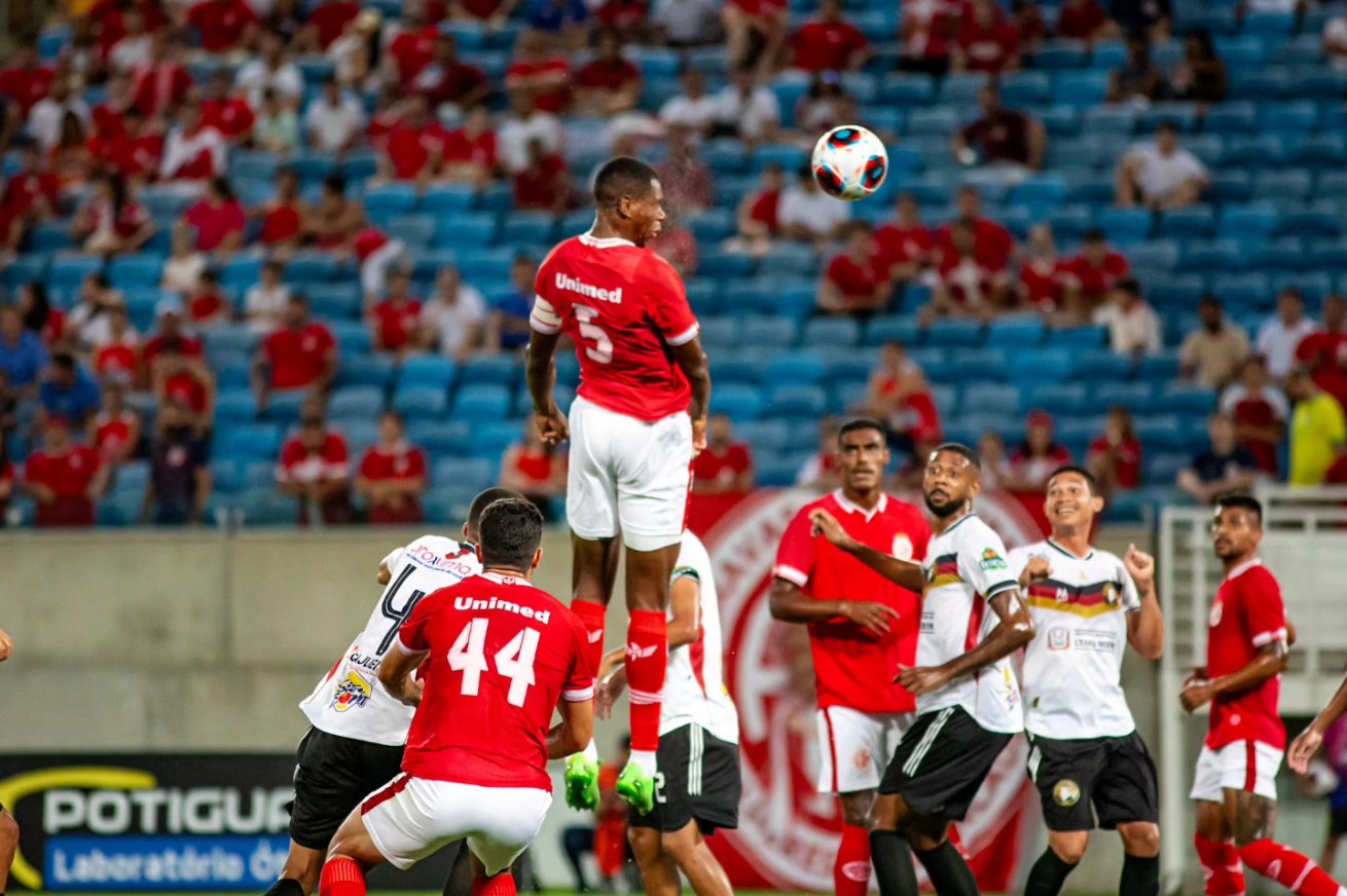 O gol de Salazar para o América-RN abriu a goleada para o time Alvirrubro. - (Foto: Paulo José / América-RN)