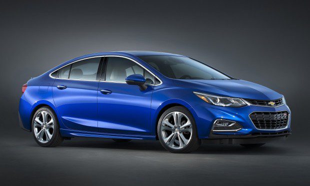 2016 Chevrolet Cruze Olá leitores do site Fipe carros, hoje vamos falar tudo sobre o Novo Cruze 2016, onde mostraremos sua parte interna e externa, e também faremos uma avaliação geral sobre o veiculo, mostrando suas qualidades e defeitos, sempre com o intuito de ajudar os leitores a fazer a melhor escolha na hora de comprar seu carro. Mas para comprar o seu carro sem correr o risco de criar uma série de problemas nas suas contas, a primeira conta a ser feita é qual modelo consegue comprar. E essa conta não basta, precisa saber também quanto ele te custará para manter, e também alguns segredos que irão ajudar a todos a saberem escolher a melhor opção para seu dia-a-dia.