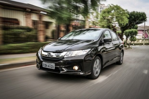 Honda City EXL 2015 CARPLACE 26 Olá leitores do site Fipe carros, hoje vamos falar tudo sobre o Honda City 2016, onde mostraremos sua parte interna e externa, e também faremos uma avaliação geral sobre o veiculo, mostrando suas qualidades e defeitos, sempre com o intuito de ajudar os leitores a fazer a melhor escolha na hora de comprar seu carro. Mas para comprar o seu carro sem correr o risco de criar uma série de problemas nas suas contas, a primeira conta a ser feita é qual modelo consegue comprar. E essa conta não basta, precisa saber também quanto ele te custará para manter, e também alguns segredos que irão ajudar a todos a saberem escolher a melhor opção para seu dia-a-dia.