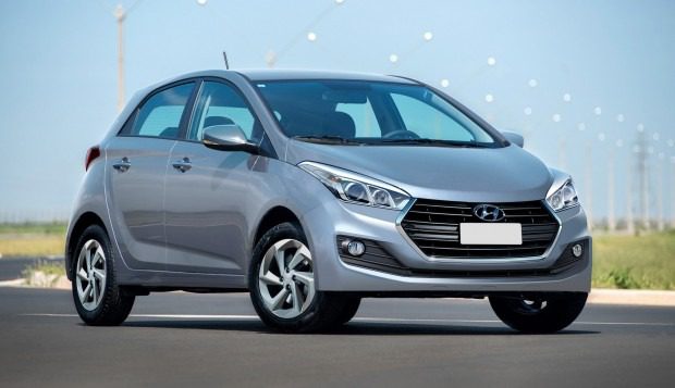 Hyundai HB20 2016 CARPLACE 1 Olá leitores do site Fipe carros, hoje vamos falar tudo sobre o Novo HB20 2016, onde mostraremos sua parte interna e externa, e também faremos uma avaliação geral sobre o veiculo, mostrando suas qualidades e defeitos, sempre com o intuito de ajudar os leitores a fazer a melhor escolha na hora de comprar seu carro. Mas para comprar o seu carro sem correr o risco de criar uma série de problemas nas suas contas, a primeira conta a ser feita é qual modelo consegue comprar. E essa conta não basta, precisa saber também quanto ele te custará para manter, e também alguns segredos que irão ajudar a todos a saberem escolher a melhor opção para seu dia-a-dia.