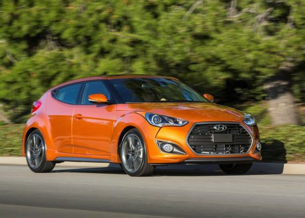 hyundai veloster 2016 14 Olá leitores do site Fipe carros, hoje vamos falar tudo sobre o Novo Veloster 2016, onde mostraremos sua parte interna e externa, e também faremos uma avaliação geral sobre o veiculo, mostrando suas qualidades e defeitos, sempre com o intuito de ajudar os leitores a fazer a melhor escolha na hora de comprar seu carro. Mas para comprar o seu carro sem correr o risco de criar uma série de problemas nas suas contas, a primeira conta a ser feita é qual modelo consegue comprar. E essa conta não basta, precisa saber também quanto ele te custará para manter, e também alguns segredos que irão ajudar a todos a saberem escolher a melhor opção para seu dia-a-dia.