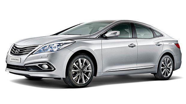 hyundai azera 2015 materia 2 Olá leitores do site Fipe carros, hoje vamos falar tudo sobre o Novo Azera 2016, onde mostraremos sua parte interna e externa, e também faremos uma avaliação geral sobre o veiculo, mostrando suas qualidades e defeitos, sempre com o intuito de ajudar os leitores a fazer a melhor escolha na hora de comprar seu carro. Mas para comprar o seu carro sem correr o risco de criar uma série de problemas nas suas contas, a primeira conta a ser feita é qual modelo consegue comprar. E essa conta não basta, precisa saber também quanto ele te custará para manter, e também alguns segredos que irão ajudar a todos a saberem escolher a melhor opção para seu dia-a-dia.