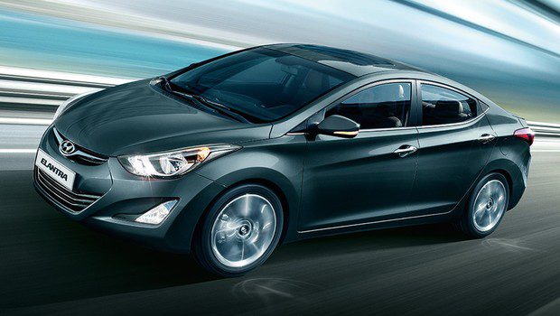 hyundai elantra 3 Olá leitores do site Fipe carros, hoje vamos falar tudo sobre o Novo Elantra 2016, onde mostraremos sua parte interna e externa, e também faremos uma avaliação geral sobre o veiculo, mostrando suas qualidades e defeitos, sempre com o intuito de ajudar os leitores a fazer a melhor escolha na hora de comprar seu carro. Mas para comprar o seu carro sem correr o risco de criar uma série de problemas nas suas contas, a primeira conta a ser feita é qual modelo consegue comprar. E essa conta não basta, precisa saber também quanto ele te custará para manter, e também alguns segredos que irão ajudar a todos a saberem escolher a melhor opção para seu dia-a-dia.