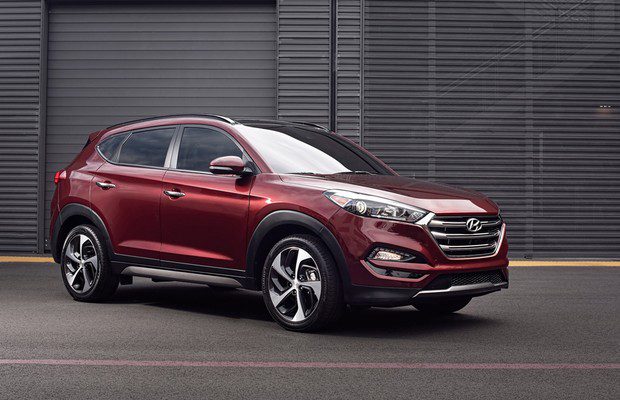 hyundai tucson 2016 Estados Unidos Olá leitores do site Fipe carros, hoje vamos falar tudo sobre a Nova Tucson 2016, onde mostraremos sua parte interna e externa, e também faremos uma avaliação geral sobre o veiculo, mostrando suas qualidades e defeitos, sempre com o intuito de ajudar os leitores a fazer a melhor escolha na hora de comprar seu carro. Mas para comprar o seu carro sem correr o risco de criar uma série de problemas nas suas contas, a primeira conta a ser feita é qual modelo consegue comprar. E essa conta não basta, precisa saber também quanto ele te custará para manter, e também alguns segredos que irão ajudar a todos a saberem escolher a melhor opção para seu dia-a-dia.