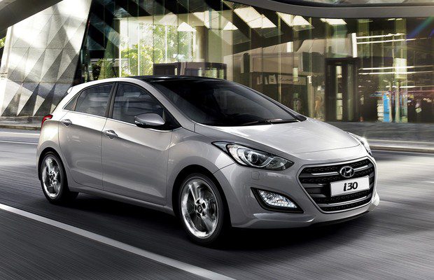 novo hyundai i30 Olá leitores do site Fipe carros, hoje vamos falar tudo sobre o Novo I30 2016, onde mostraremos sua parte interna e externa, e também faremos uma avaliação geral sobre o veiculo, mostrando suas qualidades e defeitos, sempre com o intuito de ajudar os leitores a fazer a melhor escolha na hora de comprar seu carro. Mas para comprar o seu carro sem correr o risco de criar uma série de problemas nas suas contas, a primeira conta a ser feita é qual modelo consegue comprar. E essa conta não basta, precisa saber também quanto ele te custará para manter, e também alguns segredos que irão ajudar a todos a saberem escolher a melhor opção para seu dia-a-dia.