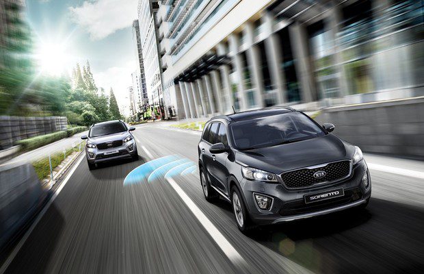 sorento ge bsd main Olá leitores do site Fipe carros, hoje vamos falar tudo sobre o Novo Sorento 2016, onde mostraremos sua parte interna e externa, e também faremos uma avaliação geral sobre o veiculo, mostrando suas qualidades e defeitos, sempre com o intuito de ajudar os leitores a fazer a melhor escolha na hora de comprar seu carro. Mas para comprar o seu carro sem correr o risco de criar uma série de problemas nas suas contas, a primeira conta a ser feita é qual modelo consegue comprar. E essa conta não basta, precisa saber também quanto ele te custará para manter, e também alguns segredos que irão ajudar a todos a saberem escolher a melhor opção para seu dia-a-dia.