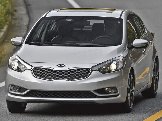 Kia Cerato 2016 1 Olá leitores do Fipe Carros, hoje vamos falar tudo sobre o Novo Kia Cerato 2016, onde mostraremos sua parte interna e externa, e também faremos uma avaliação geral sobre o veículo, mostrando suas qualidades e defeitos, sempre com o intuito de ajudar os leitores a fazer a melhor escolha na hora de comprar seu carro. Mas para comprar o seu carro sem correr o risco de criar uma série de problemas nas suas contas, a primeira conta a ser feita é qual modelo consegue comprar. E essa conta não basta, precisa saber também quanto ele te custará para manter, e também alguns segredos que irão ajudar a todos a saberem escolher a melhor opção para seu dia-a-dia.