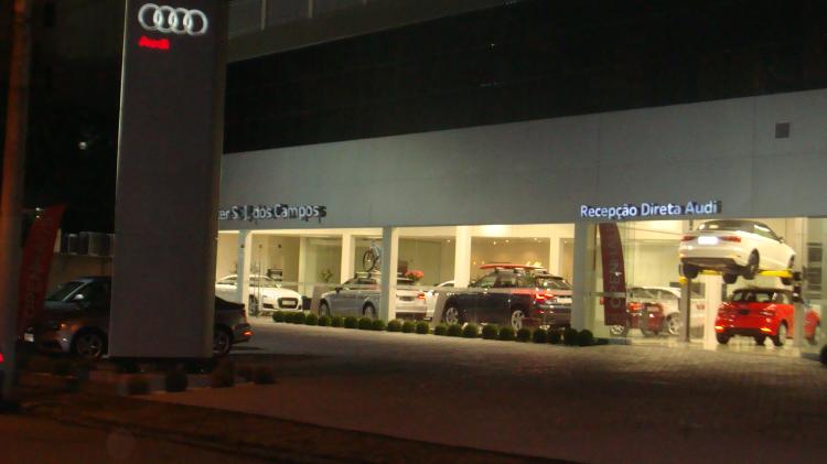 audi vale do paraia A Audi inaugura mais uma concessionária no Sudeste. A Audi Center São José dos Campos é a primeira revenda da marca no Vale do Paraíba e está localizada em um terreno de 1.500 metros quadrados. A área conta, além de atendimento de pós-vendas, com diversos modelos em exposição, entre eles o novo A4, principal lançamento da montadora em 2016.