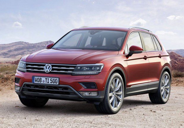 New 2017 VW Tiguan 16 Olá leitores do Fipe Carros, hoje vamos falar tudo sobre o Volkswagen Tiguan 2016, onde mostraremos sua parte interna e externa, e também faremos uma avaliação geral sobre o veículo, mostrando suas qualidades e defeitos, sempre com o intuito de ajudar os leitores a fazer a melhor escolha na hora de comprar seu carro. Mas para comprar o seu carro sem correr o risco de criar uma série de problemas nas suas contas, a primeira conta a ser feita é qual modelo consegue comprar. E essa conta não basta, precisa saber também quanto ele te custará para manter, e também alguns segredos que irão ajudar a todos a saberem escolher a melhor opção para seu dia-a-dia.