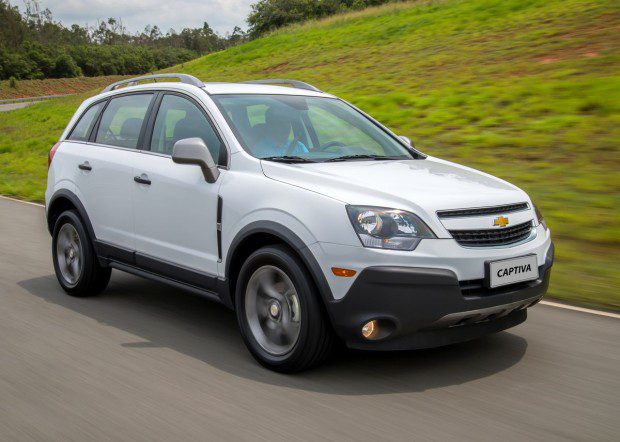 Captiva 2016 4 620x442 1 Olá leitores do Fipe Carros, hoje vamos falar tudo sobre o Chevrolet Captiva 2016, onde mostraremos sua parte interna e externa, e também faremos uma avaliação geral sobre o veículo, mostrando suas qualidades e defeitos, sempre com o intuito de ajudar os leitores a fazer a melhor escolha na hora de comprar seu carro. Mas para comprar o seu carro sem correr o risco de criar uma série de problemas nas suas contas, a primeira conta a ser feita é qual modelo consegue comprar. E essa conta não basta, precisa saber também quanto ele te custará para manter, e também alguns segredos que irão ajudar a todos a saberem escolher a melhor opção para seu dia-a-dia.