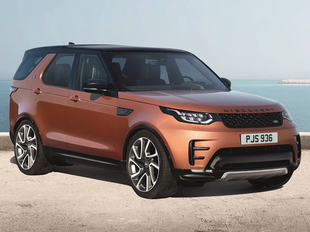 Land Rover Discovery 2018 6 Olá leitores do Fipe Carros, hoje vamos falar tudo sobre o Land Rover Discovery 2017, onde mostraremos sua parte interna e externa, e também faremos uma avaliação geral sobre o veículo, mostrando suas qualidades e defeitos, sempre com o intuito de ajudar os leitores a fazer a melhor escolha na hora de comprar seu carro. Mas para comprar o seu carro sem correr o risco de criar uma série de problemas nas suas contas, a primeira conta a ser feita é qual modelo consegue comprar. E essa conta não basta, precisa saber também quanto ele te custará para manter, e também alguns segredos que irão ajudar a todos a saberem escolher a melhor opção para seu dia-a-dia.