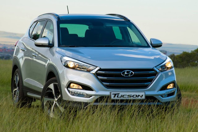 Hyundai New Tucson 2017 2 Olá leitores do Fipe Carros, hoje vamos falar tudo sobre o Novo Hyundai Tucson 2017, onde mostraremos sua parte interna e externa, e também faremos uma avaliação geral sobre o veículo, mostrando suas qualidades e defeitos, sempre com o intuito de ajudar os leitores a fazer a melhor escolha na hora de comprar seu carro. Mas para comprar o seu carro sem correr o risco de criar uma série de problemas nas suas contas, a primeira conta a ser feita é qual modelo consegue comprar. E essa conta não basta, precisa saber também quanto ele te custará para manter, e também alguns segredos que irão ajudar a todos a saberem escolher a melhor opção para seu dia-a-dia.