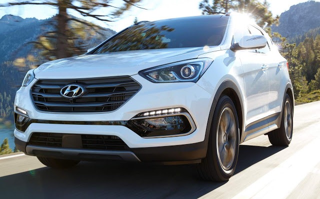 Hyundai Santa Fe 2017 9 Olá leitores do Fipe Carros, hoje vamos falar tudo sobre a Nova Hyundai Santa Fe 2017, onde mostraremos sua parte interna e externa, e também faremos uma avaliação geral sobre o veículo, mostrando suas qualidades e defeitos, sempre com o intuito de ajudar os leitores a fazer a melhor escolha na hora de comprar seu carro. Mas para comprar o seu carro sem correr o risco de criar uma série de problemas nas suas contas, a primeira conta a ser feita é qual modelo consegue comprar. E essa conta não basta, precisa saber também quanto ele te custará para manter, e também alguns segredos que irão ajudar a todos a saberem escolher a melhor opção para seu dia-a-dia.