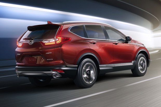 crv17 020 Olá leitores do Fipe Carros, hoje vamos falar tudo sobre o Novo Honda CR-V 2017, onde mostraremos sua parte interna e externa, e também faremos uma avaliação geral sobre o veículo, mostrando suas qualidades e defeitos, sempre com o intuito de ajudar os leitores a fazer a melhor escolha na hora de comprar seu carro. Mas para comprar o seu carro sem correr o risco de criar uma série de problemas nas suas contas, a primeira conta a ser feita é qual modelo consegue comprar. E essa conta não basta, precisa saber também quanto ele te custará para manter, e também alguns segredos que irão ajudar a todos a saberem escolher a melhor opção para seu dia-a-dia.