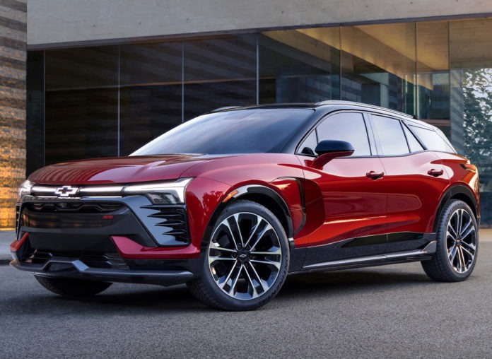 2024 chevrolet blazer ev ss scaled e1655149438134 696x508 1 A Chevrolet apresentou oficialmente a Nova Blazer elétrico 2023, mais por enquanto, só em solos estadunidenses, o Suv tem previsão para ser lançado em meados de 2023 em configurações com tração dianteira, traseira ou integral e autonomias que chegam a 530 km, dependendo da versão (são quatro: 1LT, 2LT, RS e SS). Lembrando que o modelo já foi confirmado para lançamento no Brasil em 2024.