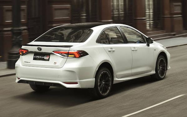 COROLLA GRS 7 A Toyota do brasil está oferecendo bônus de fábrica de até 3% e isenção do IPI para o Toyota Corolla PCD 2023 nas versões GLi e XEi. Lembrando que essa oferta é válida por todo o mês de agosto nas concessionárias da marca japonesa em todo o país.