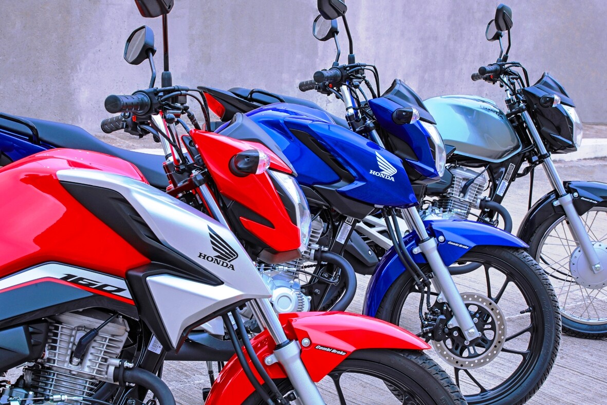 Honda CG 160 2022 11 O mercado motociclístico está registrando até o 30 de julho de 2022, uma retração de -11% em relação ao mês anterior. No momento já foram emplacadas mais 105 mil motos, com a liderança da Honda, com 76% de participação, seguida da Yamaha, com 15,7%.