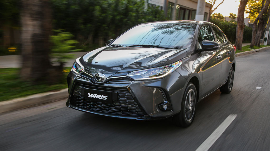 Yaris sedan 2023 03 A Toyota do Brasil aplicou alteração na tabela de preços do Novo Yaris 2023, tanto no hatch como no sedan. A montadora japonesa eleva os preços de toda a gama no mês de julho de 2022, com aumentos de até R$ 1.900.