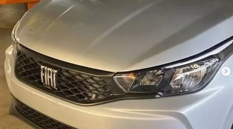 argo 23 spy 1 800x445 1 Não deve demorar muito para o novo Fiat Argo 2023 está disponível para vendas nas concessionarias da marca italiana em todo o Brasil. Provavelmente dentro de um a dois meses a Fiat já deverá apresentar o Argo no mercado. O hatch deve contar com mudanças focadas na parte frontal do veículo, como uma nova assinatura luminosa para as lanternas, contando com parte da iluminação em LED.