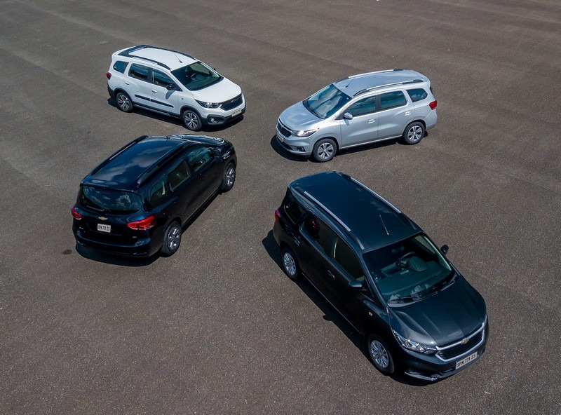 chevrolet spin 2023 1 A Chevrolet está disponibilizando a Chevrolet Spin PcD 2023 nas concessionárias de todo o Brasil, a marca norte-americana está aplicando o desconto em cinco versões da minivan, lembrando que a isenção é apenas a de IPI, já que o carro ultrapassa o valor de R$ 100 mil.