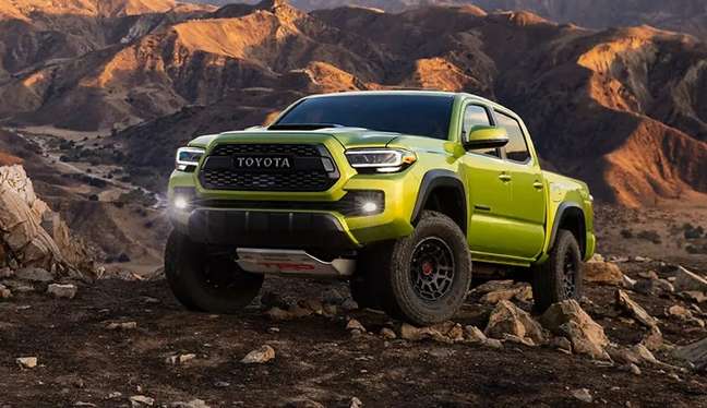 nova toyota tacoma 2023 1ies9ftiurak7 A nova Toyota Hilux 2023 promete revolucionar ainda mais o segmento de picapes em todo o Brasil, isso porque a montadora japonesa está prestes a lançar uma versão hibrida do carro. È dado como quase certo de quê a picape será equipada com motor turdodiesel 2.0 litros que atuará em conjunto com um sistema semi-híbrido de 48V. Com isso, a Hilux de nova geração deve ficar mais potente, bem como menos poluente.