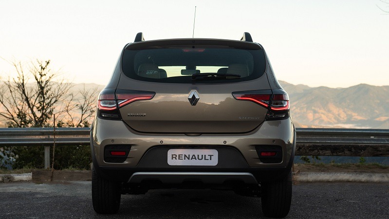 download 4 2 O Renault Stepway PcD 2023 está com descontos especiais para o público PcD durante todo o mês de setembro, a marca francesa está disponibilizando uma versão do carro, que esta sendo vendido nas concessionarias de todo o Brasil. Lembrando que o Stepway na versão Iconic 1.6 CVT está situado acima do teto de 100 mil do ICMS, por isso, só é possível o desconto do IPI sem bônus de fábrica oferecido pela marca.