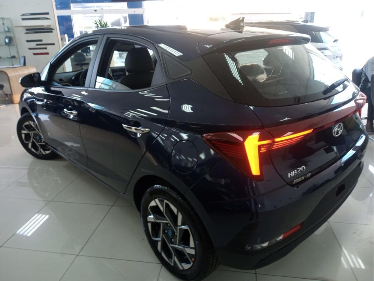 hyundai hb20 1.0 tgdi flex platinum plus automatico wmimagem11161741939 1 Entre os carros mais vendidos até o dia 06 de abril de 2023, o Hyundai HB20 continua na liderança com 3.064 unidades emplacadas. Além disso, o hatch fabricado em Piracicaba, no interior de São Paulo, também é líder entre os carros no acumulado do ano com 19.259 vendas.