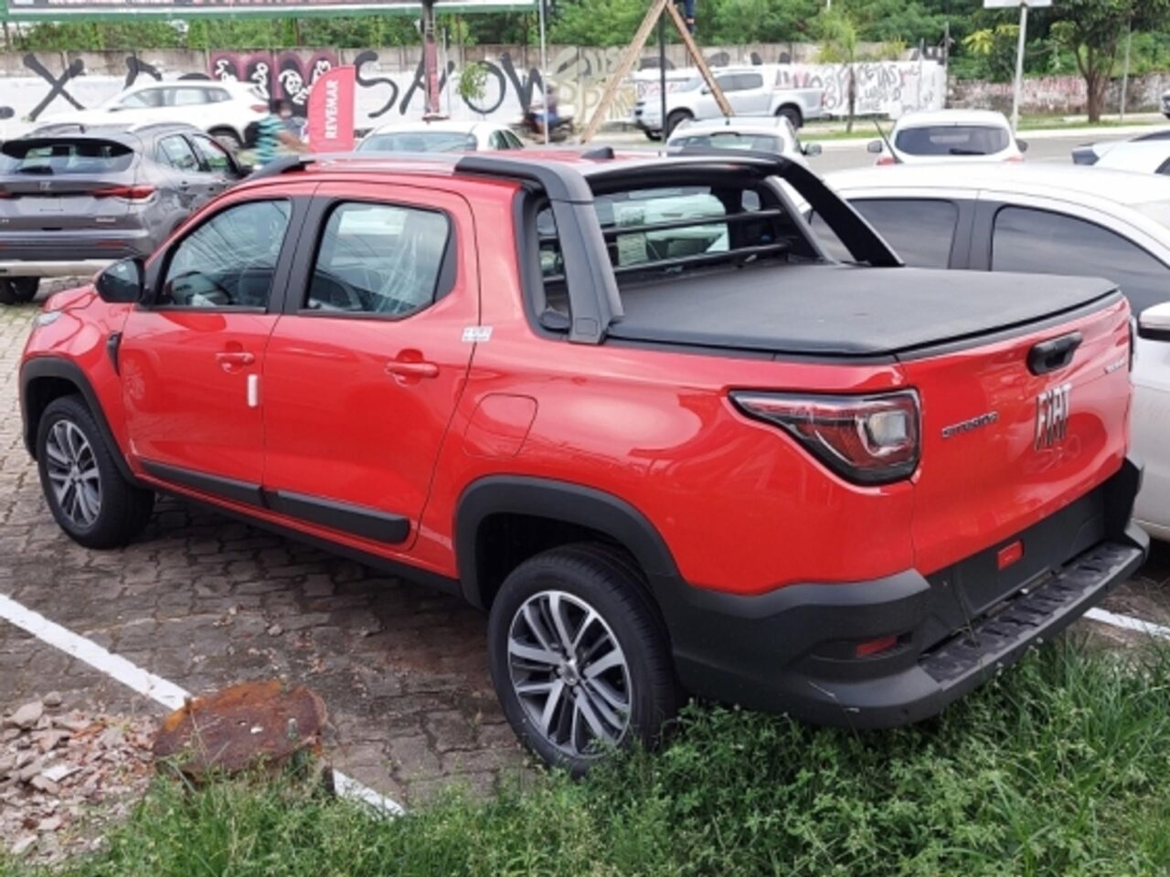 fiat strada 1.3 firefly flex ranch cd cvt wmimagem14241601780 A Fiat Strada CNPJ 2023 está disponível nas concessionarias de todo o Brasil, com desconto e condições especiais para o público destinados à modalidade de venda direta para pessoas jurídicas durante todo o mês de março. O Fipe carros já mostrou em outra postagem que a marca italiana está em uma ofensiva para conter o crescimento nas vendas da Chevrolet Montana, que foi lançada recentemente e já está chegando pra valer as ruas.