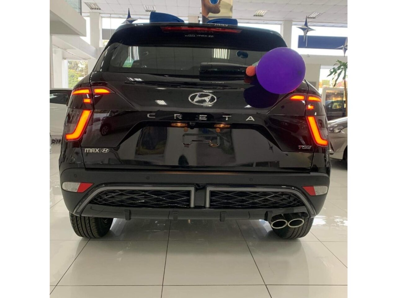 hyundai creta 1.0 tgdi flex n line automatico wmimagem10504305866 O Hyundai Creta N Line Night 2023 é uma das melhores opções do SUV para modalidade de venda direta para pessoas com deficiência (PCD). A versão é uma série limitada a apenas 900 unidades, que foi lançada recentemente, que trazem como diferenciais em relação às outras configurações detalhes visuais e, claro mais equipamentos de tecnologias. Lembrando que o veículo conta apenas com isenção de IPI, pois não possui opções dentro do teto de R$ 100 mil da isenção proporcional de ICMS.