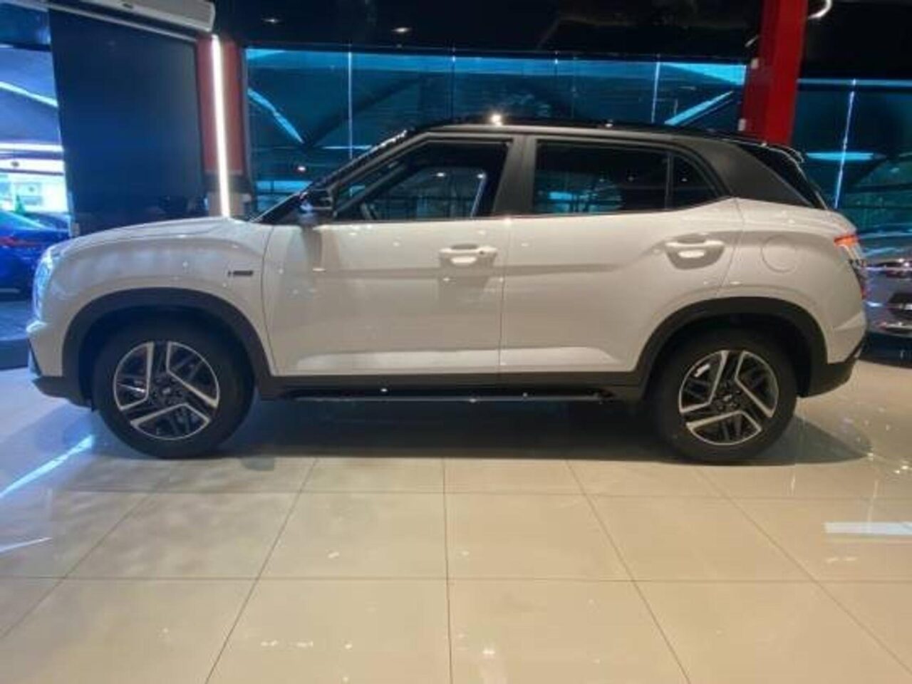 hyundai creta 1.0 tgdi flex n line automatico wmimagem18220671638 O Hyundai Creta PcD 2023 está sendo ofertado pelas concessionárias da marca durante todo o mês de março, com descontos especiais e melhores formas de financiamento para pessoas com deficiência (PCD). O SUV da montadora sul-coreana foi o carros mais vendido do segmento no mês de fevereiro com 4.606 unidades vendidas, superando seu principal rival o Chevrolet Tracker que vendeu 3.769 unidades.