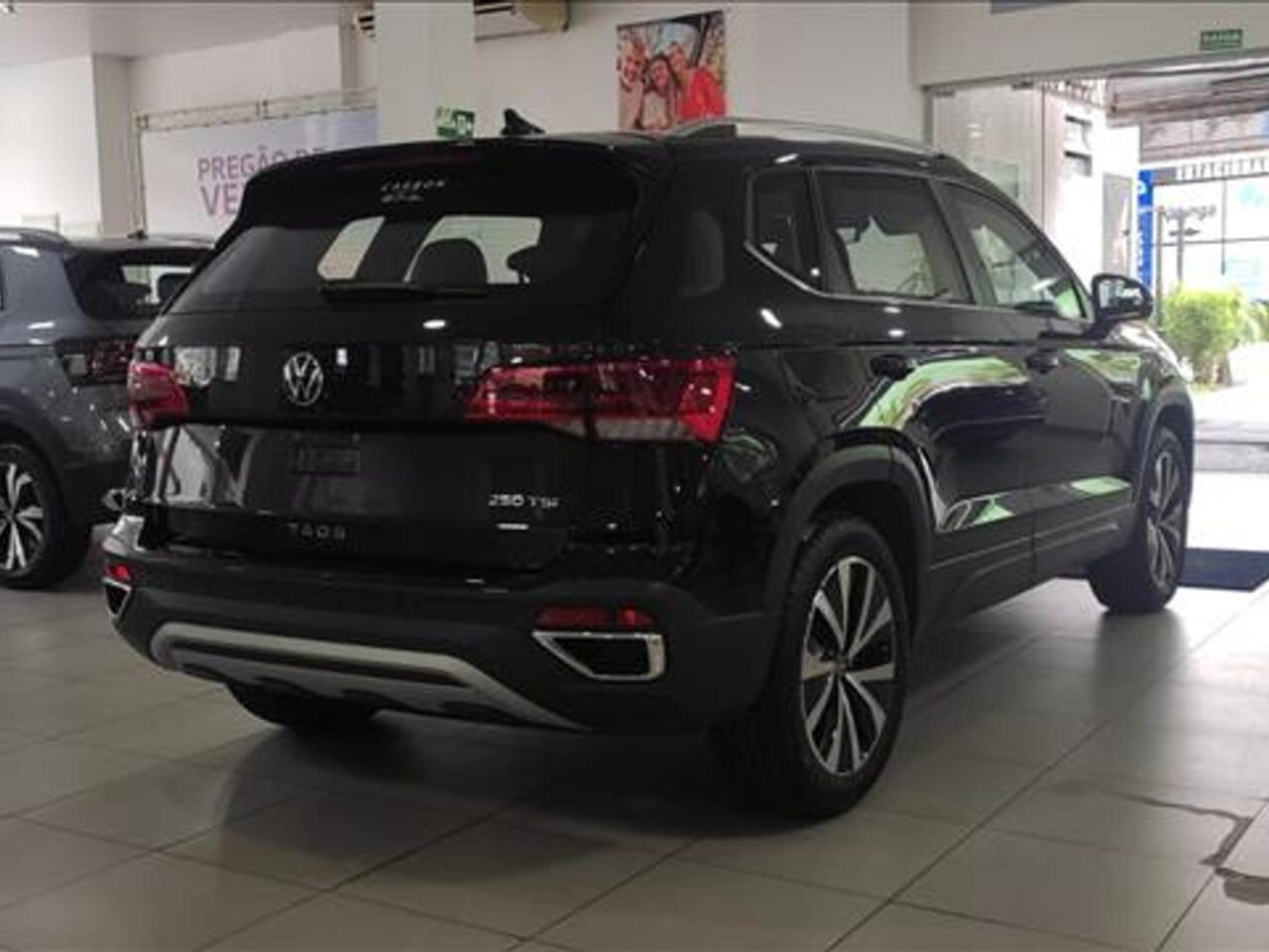 volkswagen taos 1.4 250 tsi total flex highline automatico wmimagem13583355510 O Volkswagen Taos 2023 possui um vasto portfólio de opções para o público de pessoas com deficiência (PcD) elegíveis à isenção de tributos. O SUV está com condições especiais de venda para a categoria, podendo ser adquirido somente na versão Comfortline, com isenção de IPI + 10% de bônus de fábrica. Nas concessionárias da marca serão encontradas informações sobre quais doenças podem ser contempladas para aquisição do veículo, quais as formas de financiamento e prazos para entrega, entre outras dúvidas.